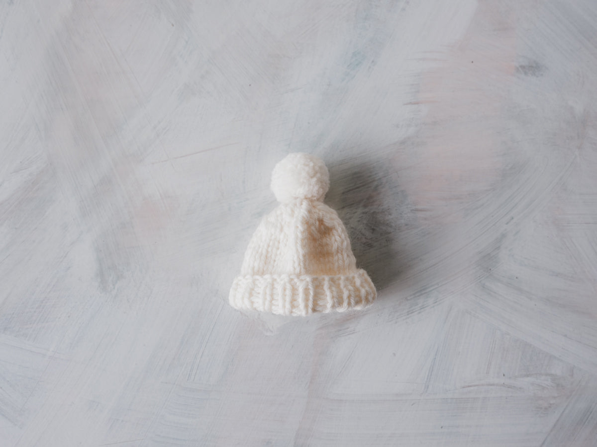 bear minimal knit cap