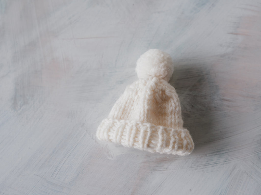 bear minimal knit cap