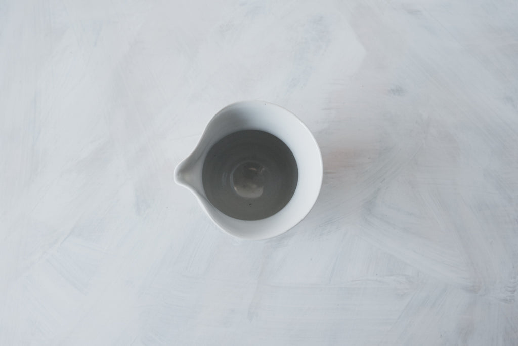 白磁片口(茶海)　(灰釉)