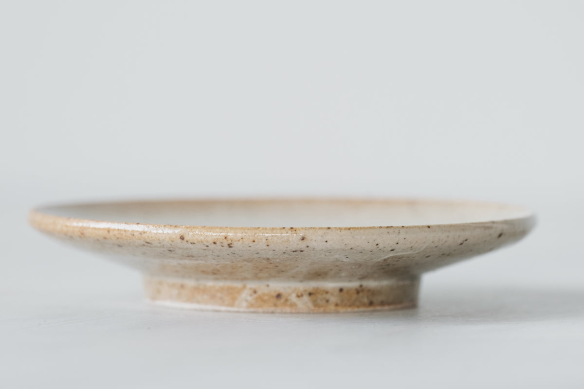 陶　小皿　(灰釉)