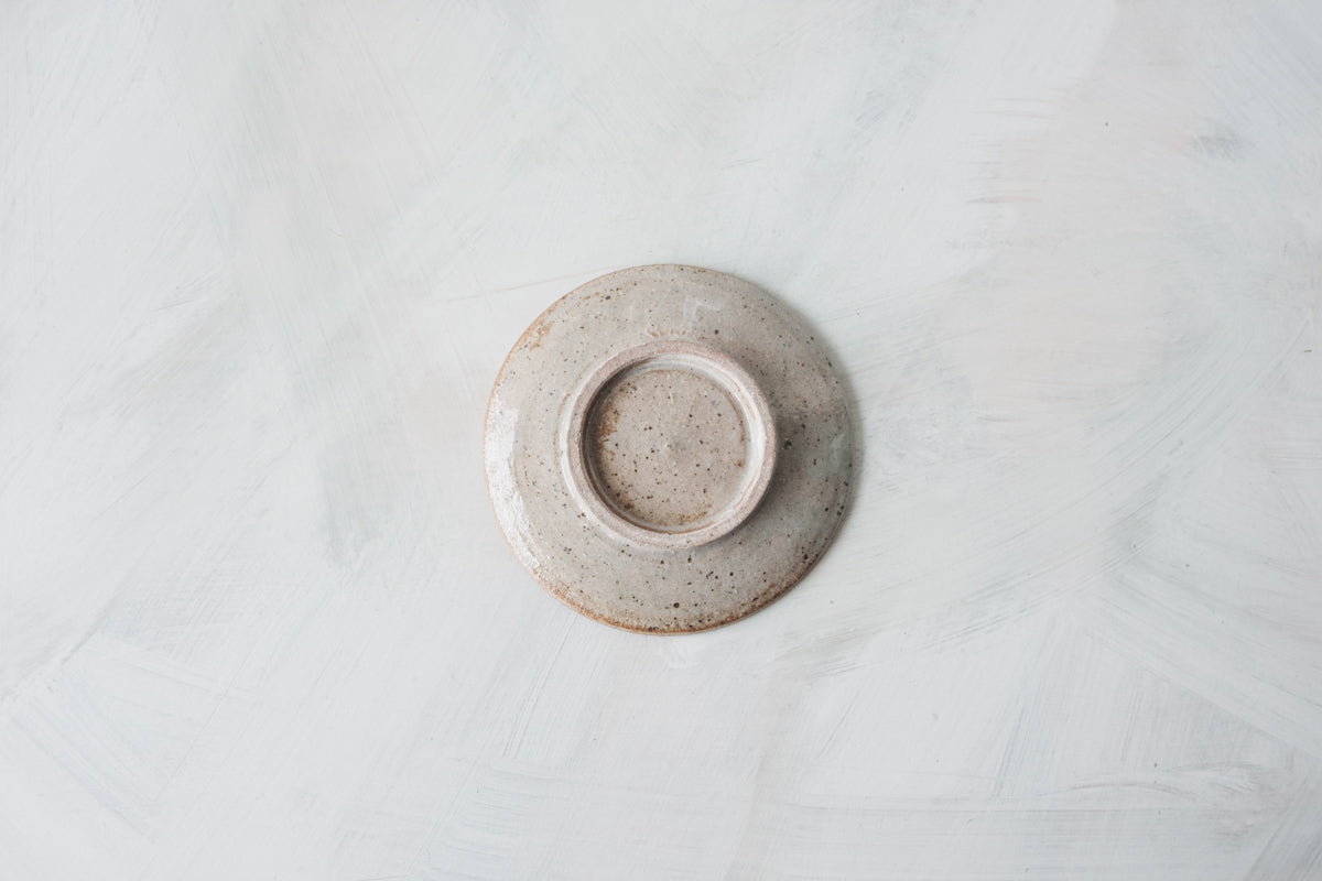 陶　小皿　(灰釉)