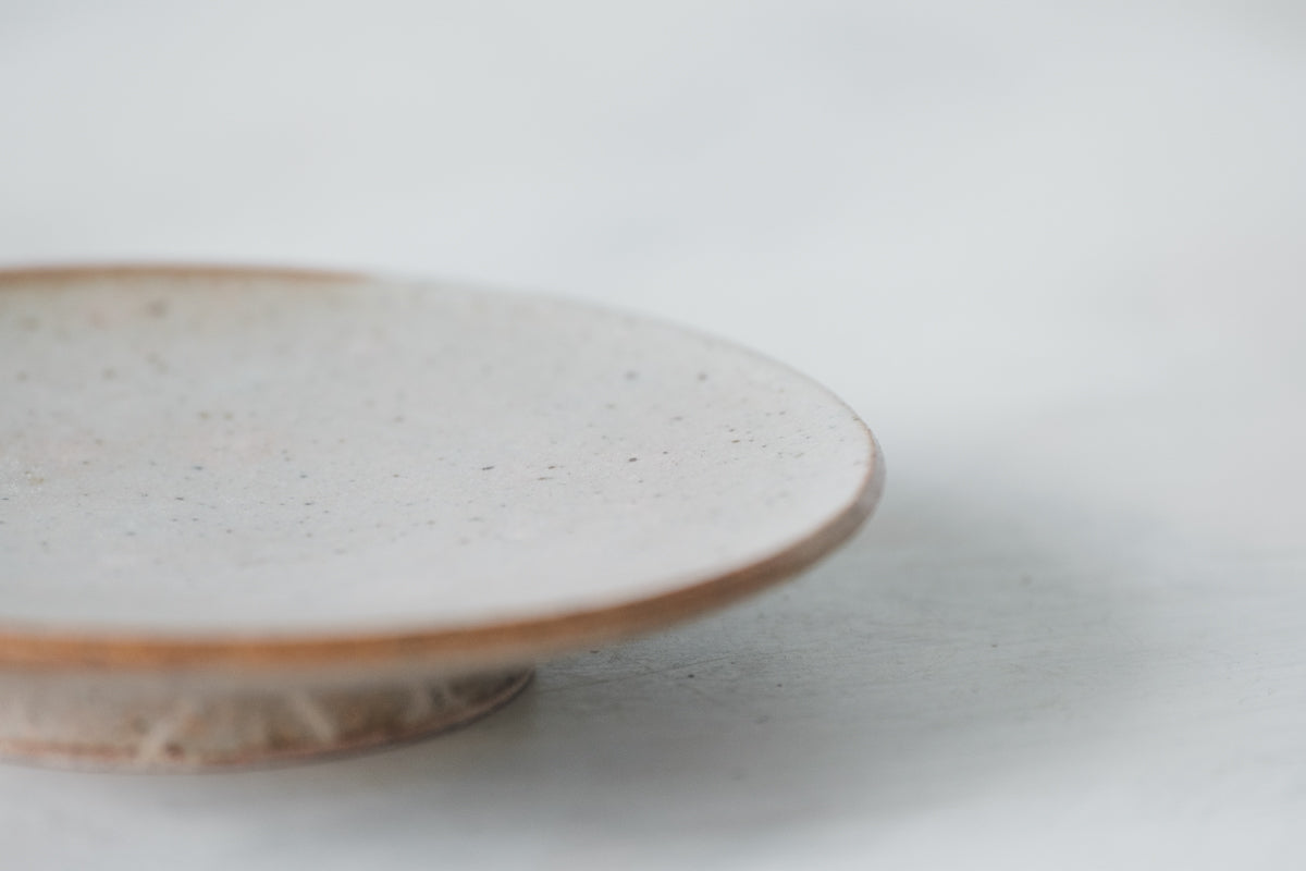陶　小皿　(灰釉)