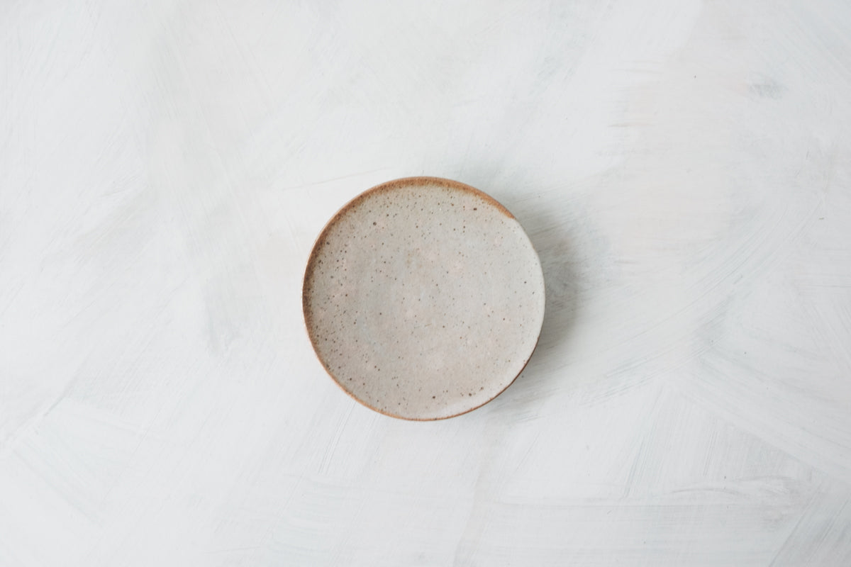 陶　小皿　(灰釉)