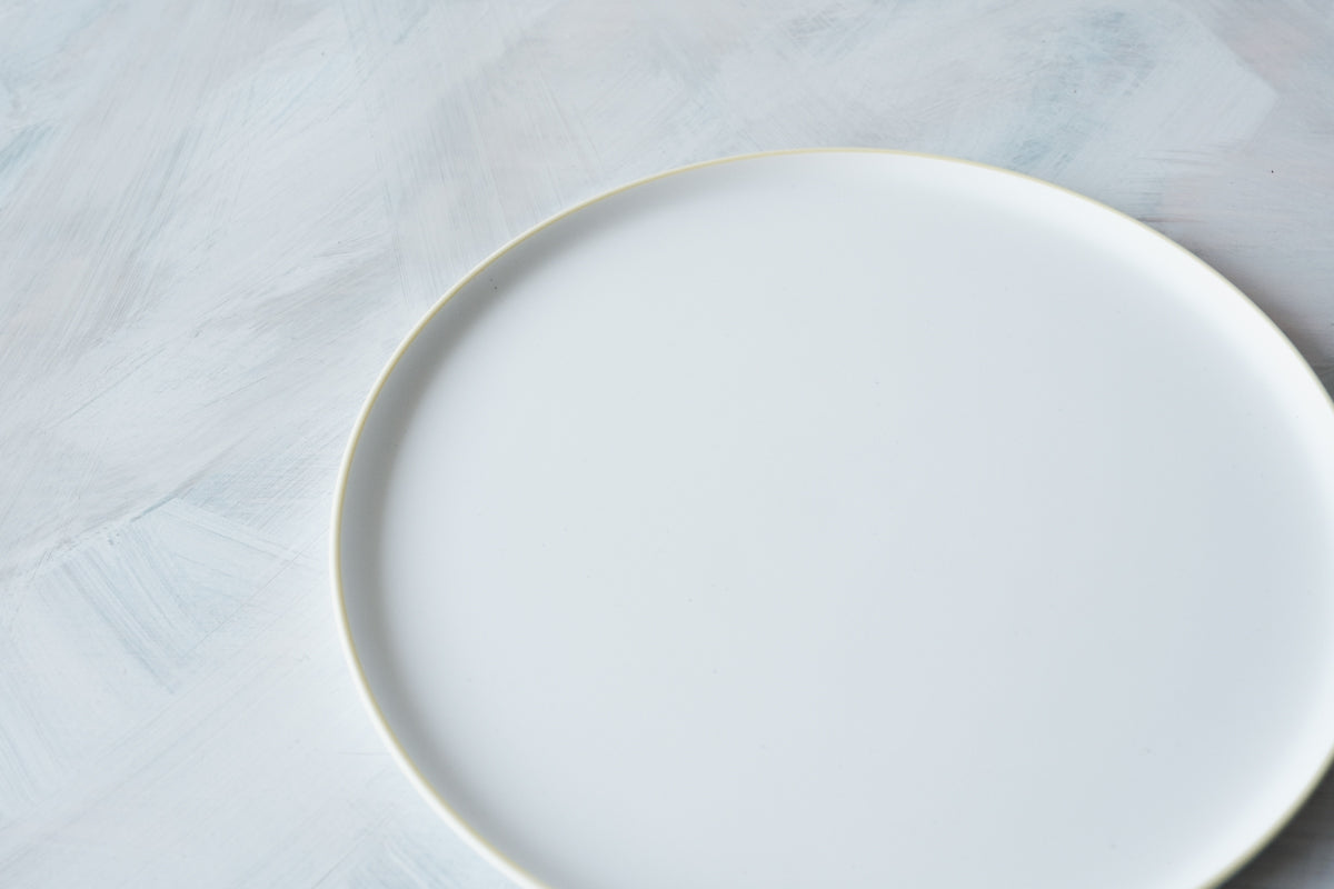 S&B Flat Plate 220 Plain White / Yellow