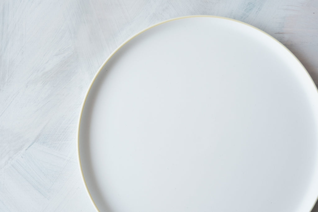 S&B Flat Plate 220 Plain White / Yellow