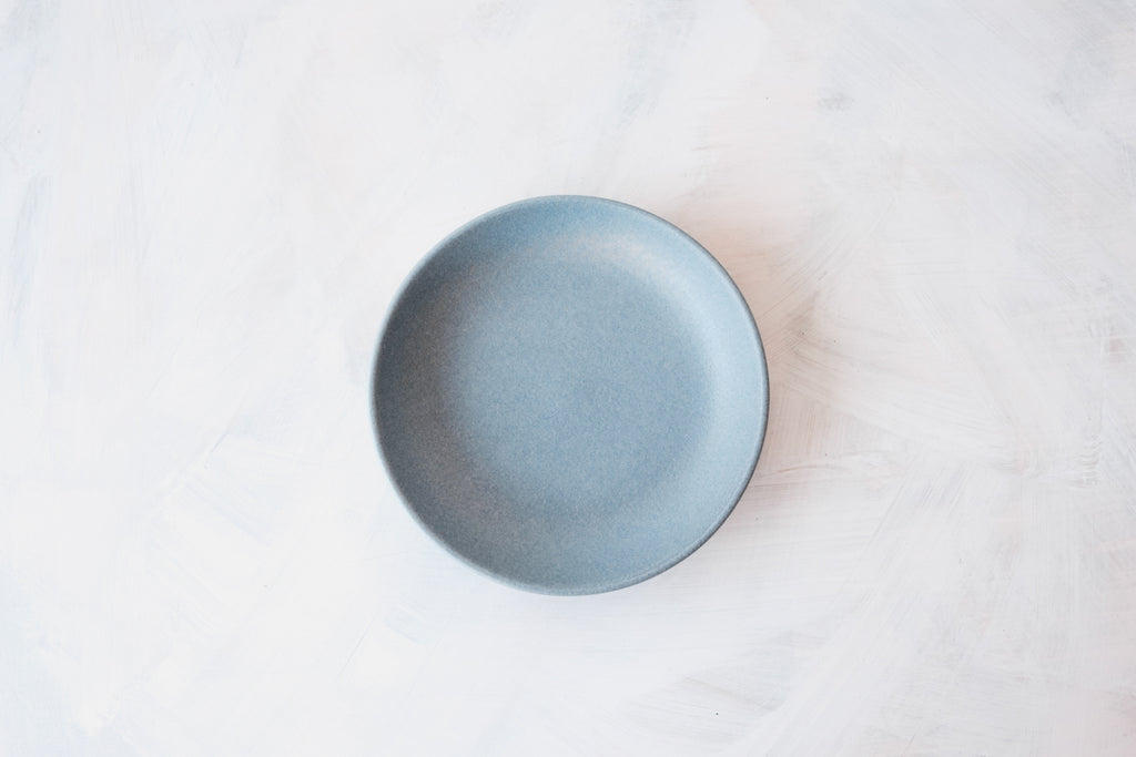plate water blue