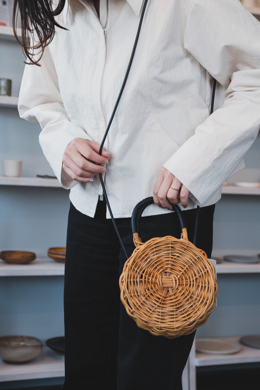 ARAROG ROUND SHOULDER BAG